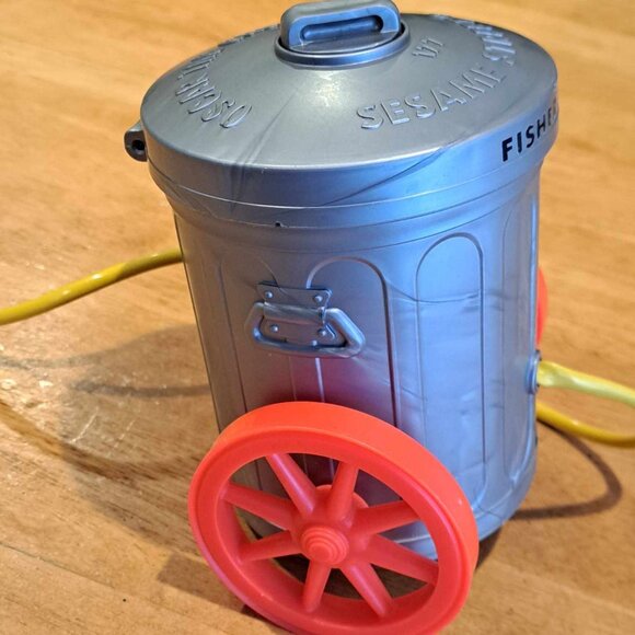 Vintage Fisher-Price 1977 Oscar the Grouch pop up pull toy - Picture 9 of 12